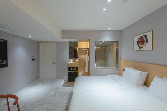 asherah villard aqua business hotel