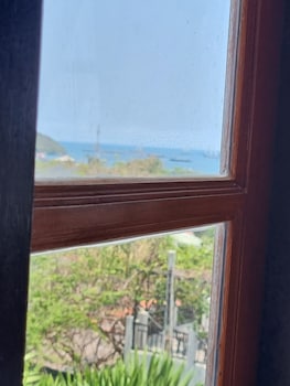 sawasdee sichang resort