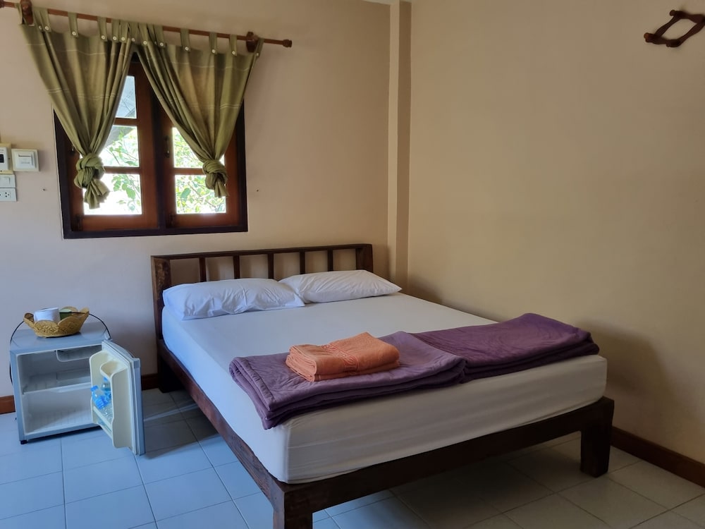 sawasdee sichang resort