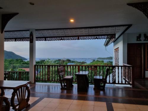 sawasdee sichang resort