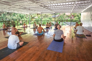 don jons lodge surf and yoga