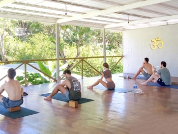 don jons lodge surf and yoga