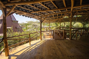 don jons lodge surf and yoga