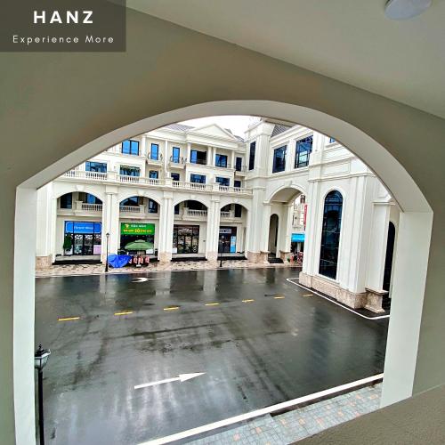 hanz monstera hotel grand world