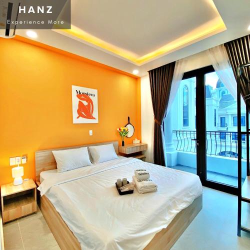 hanz monstera hotel grand world