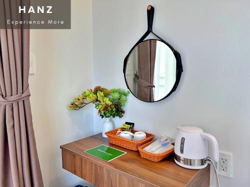 hanz monstera hotel grand world