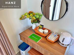 hanz monstera hotel grand world