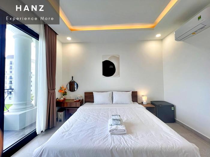 hanz monstera hotel grand world