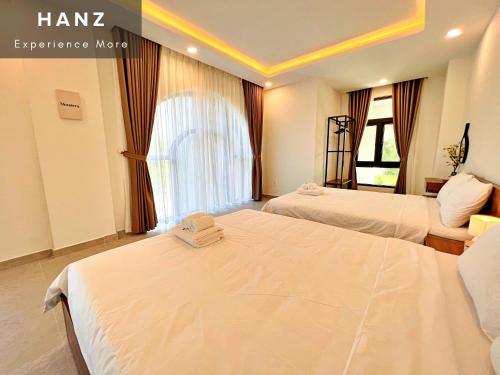 hanz monstera hotel grand world