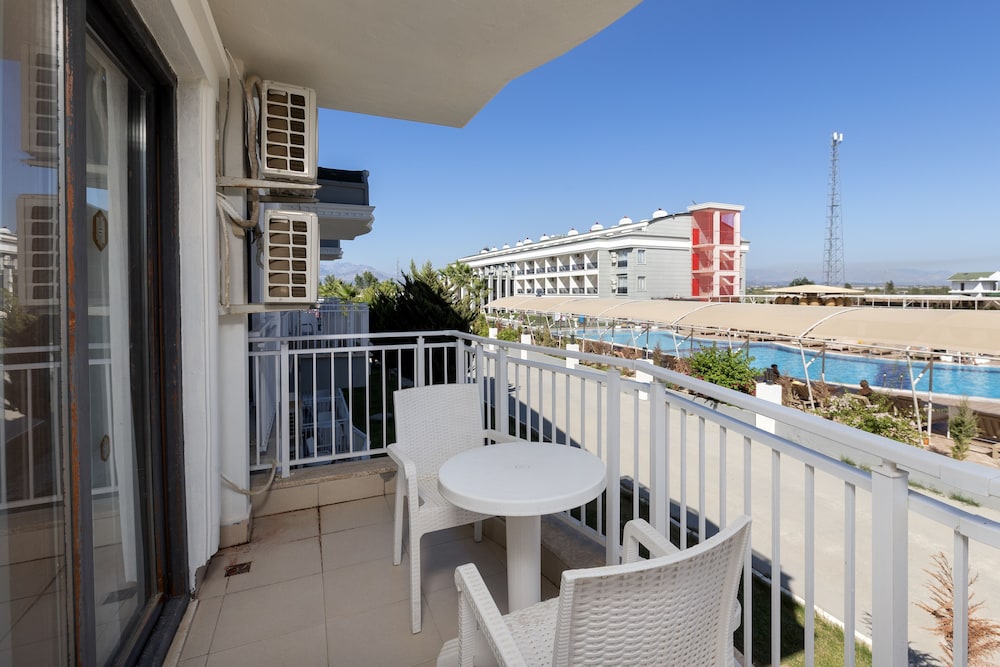 hotella resort and spa