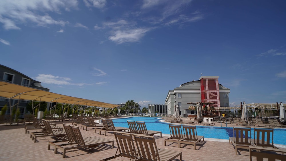 hotella resort and spa