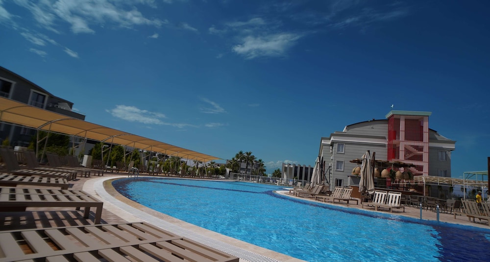 hotella resort and spa