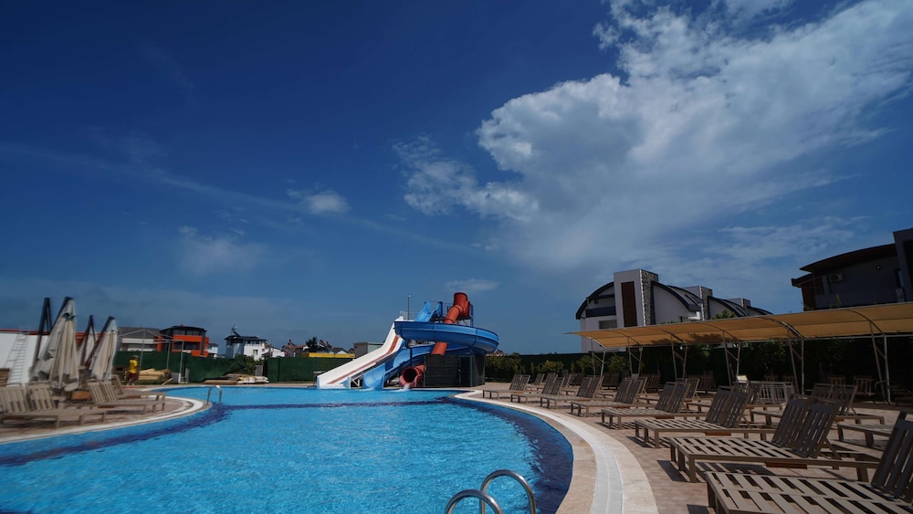 hotella resort and spa