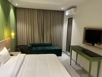 hotel wonder hills har ki pauri road haridwar