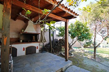 markopoulo mesogaias