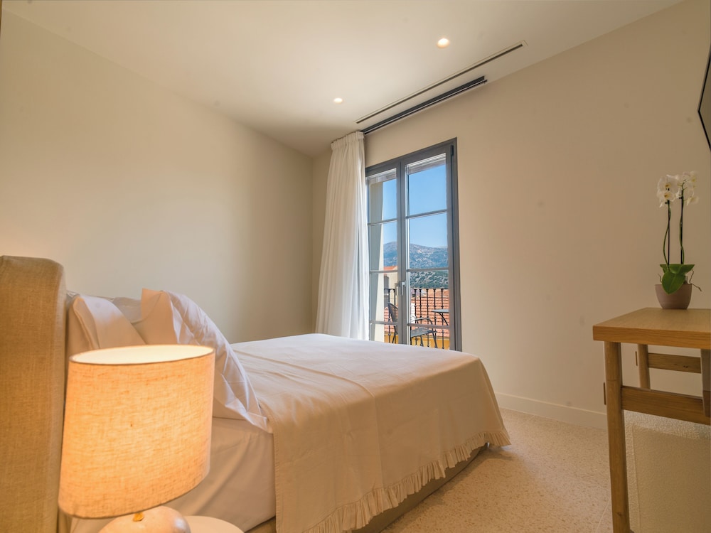 argostoli essence suites