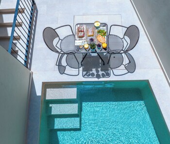 argostoli essence suites