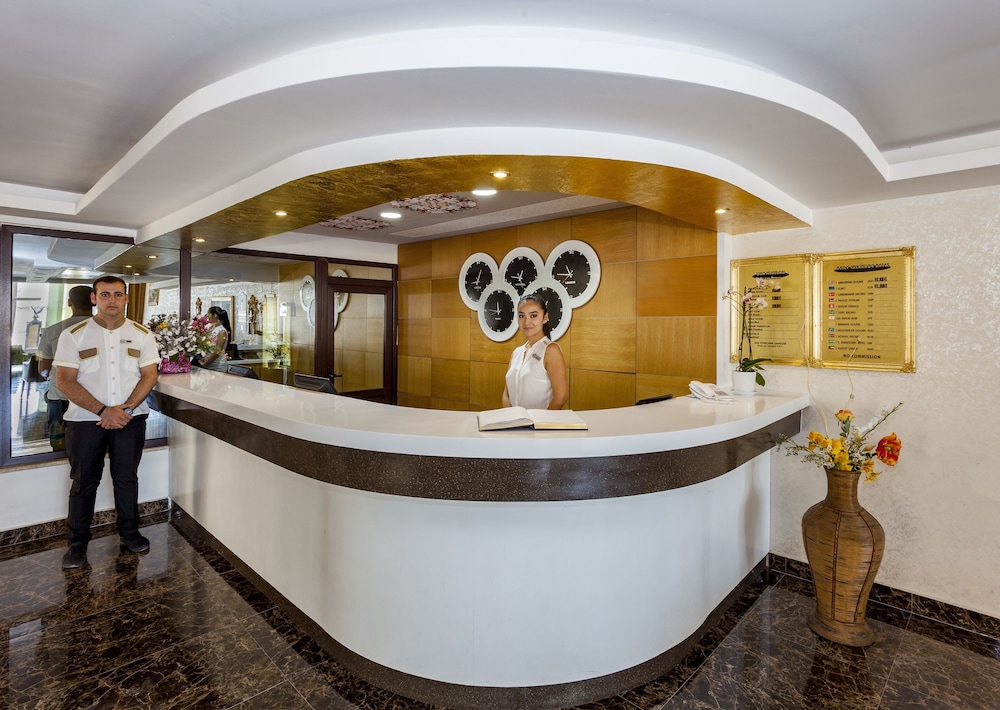club hotel belpinar