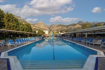club hotel belpinar