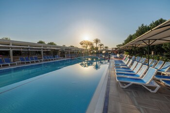 club hotel belpinar