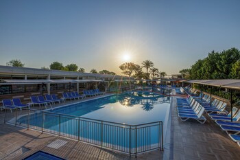 club hotel belpinar