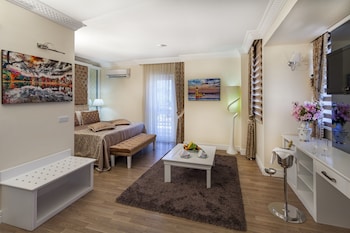 club hotel belpinar