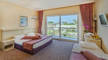 club hotel belpinar