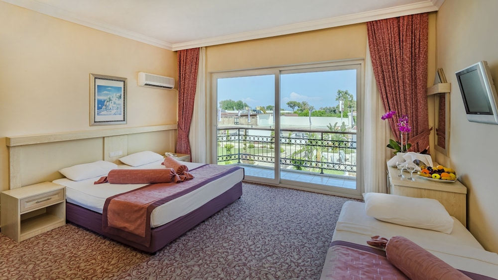 club hotel belpinar