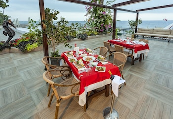 club hotel belpinar