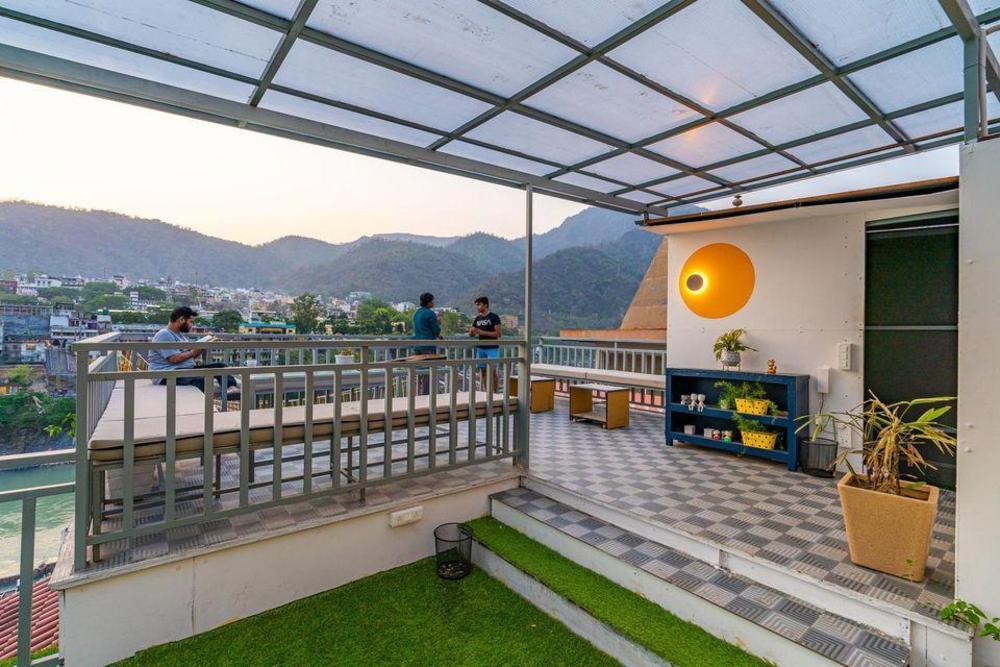 madpackers rishikesh laxman jhula