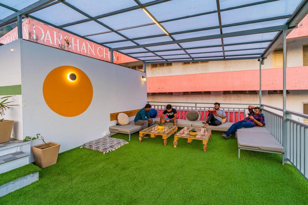 madpackers rishikesh laxman jhula