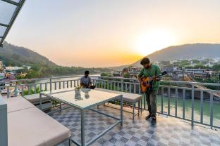 madpackers rishikesh laxman jhula