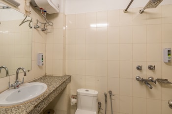 madpackers rishikesh laxman jhula