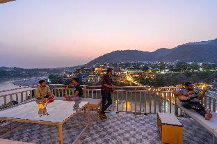 madpackers rishikesh laxman jhula