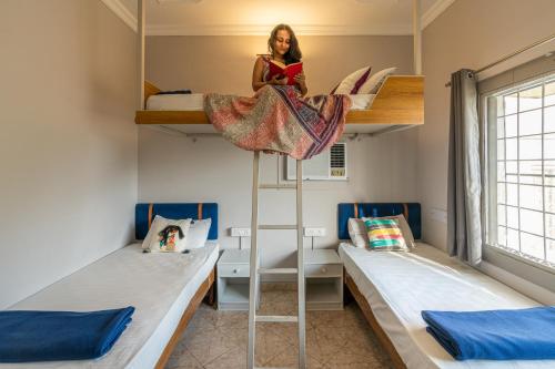 madpackers rishikesh laxman jhula