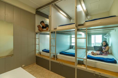 madpackers rishikesh laxman jhula