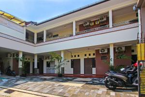 super oyo 92437 wahidin guesthouse