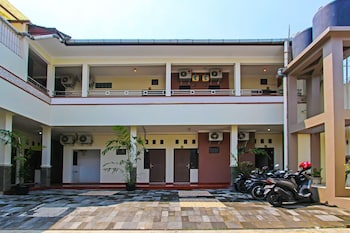 super oyo 92437 wahidin guesthouse