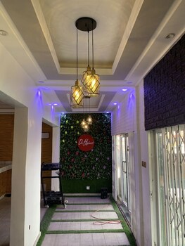Da Highest Lounge Bar & Restaurant,Nyanyanu>>Kasoa,3 star