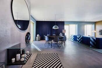 kirk suites