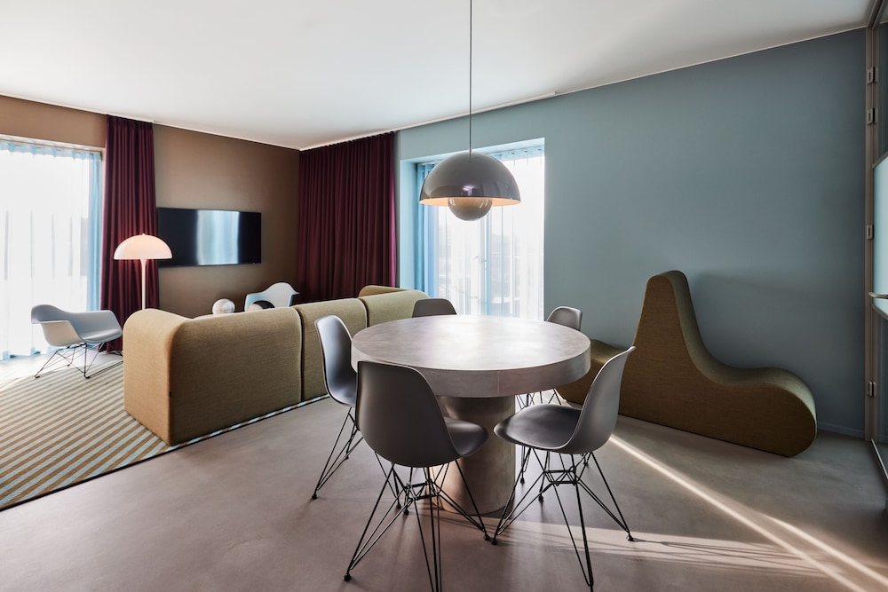 kirk suites