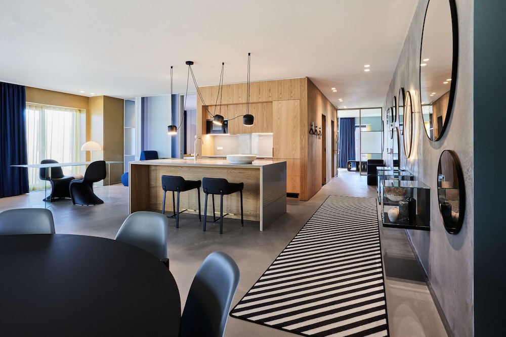 kirk suites