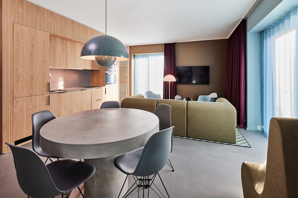 kirk suites