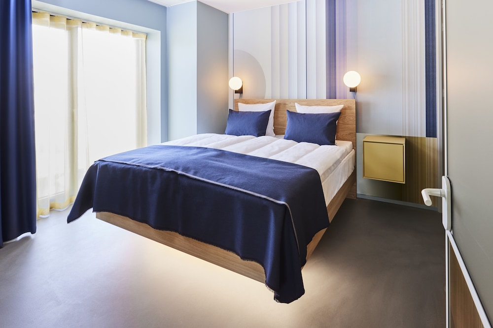 kirk suites