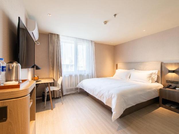 hanting hotel dalian railway station light rail station