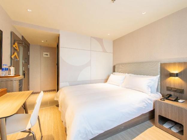 hanting hotel dalian railway station light rail station