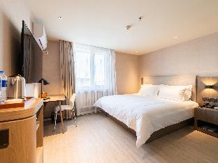 hanting hotel dalian railway station light rail station