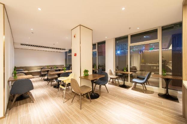 hanting hotel dalian railway station light rail station