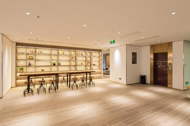 hanting hotel dalian railway station light rail station