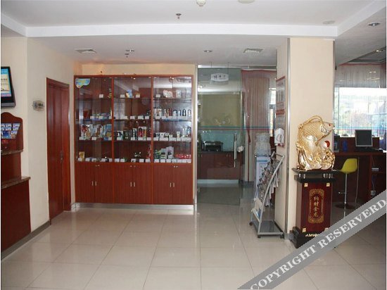 hanting hotel dalian railway station light rail station